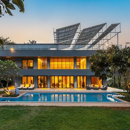 Reflection House By Stayvista With Pool, Terrace Bar, Indoor Games & Exquisite Interiors In A Nutshell Алібаґ Екстер'єр фото